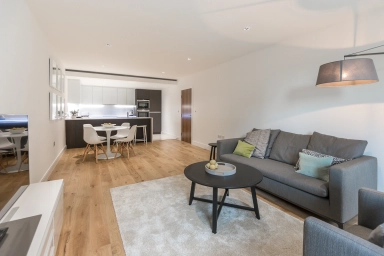 Kew Bridge Road, Brentford - TW8 view 4