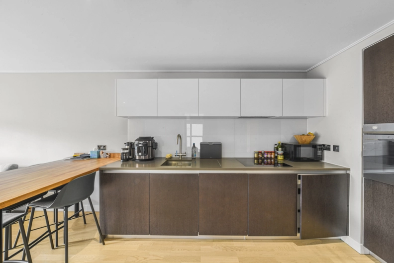 3 bedrooms apartments/flats to sale in Pump House Crescent, Brentford-image 18