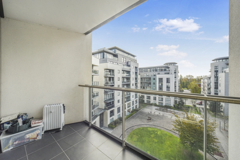3 bedrooms apartments/flats to sale in Pump House Crescent, Brentford-image 19