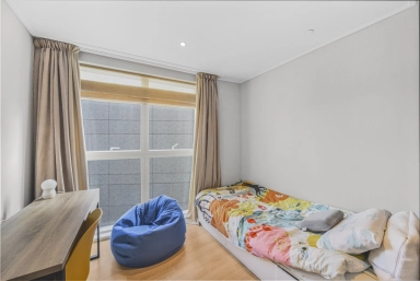 Pump House Crescent, Brentford TW8 image 12