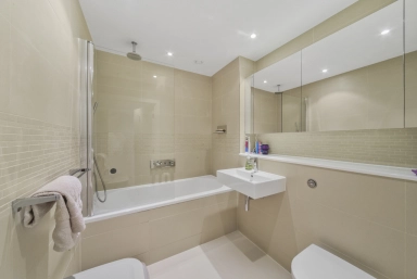 Pump House Crescent, Brentford TW8 image 17