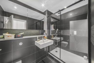 Pump House Crescent, Brentford TW8 image 6