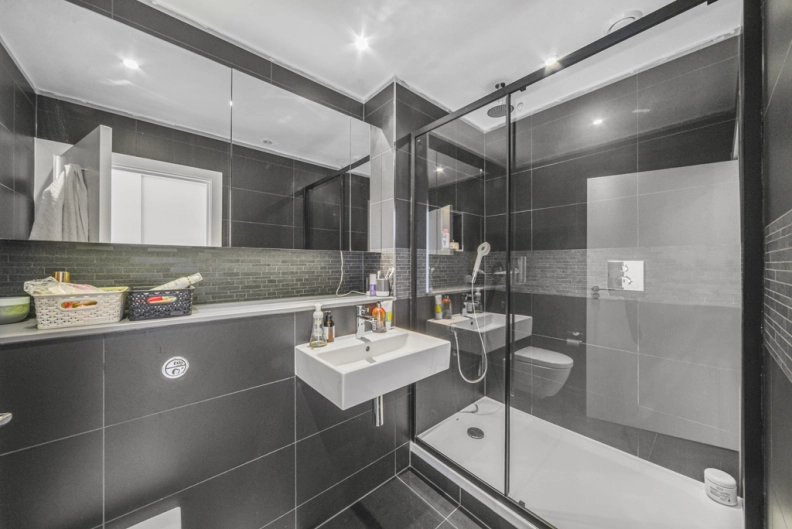 3 bedrooms apartments/flats to sale in Pump House Crescent, Brentford-image 6