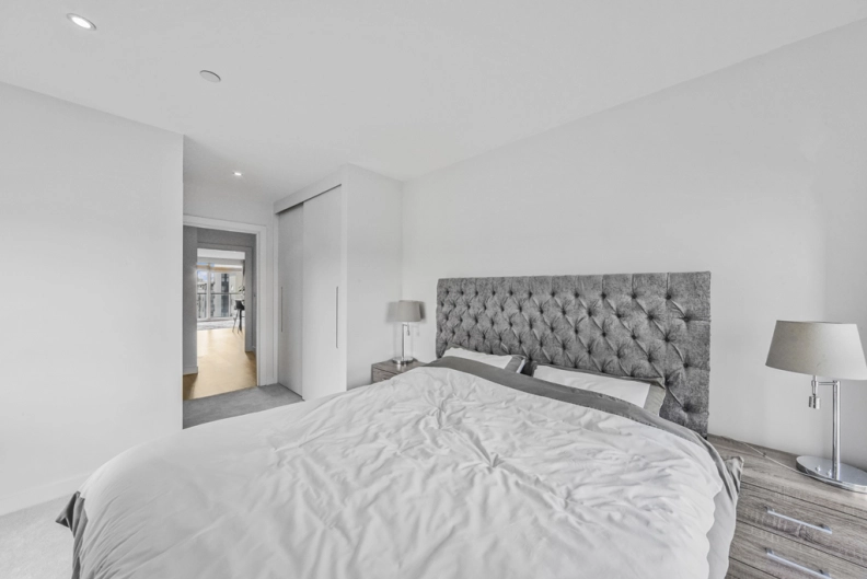 3 bedrooms apartments/flats to sale in Pump House Crescent, Brentford-image 5