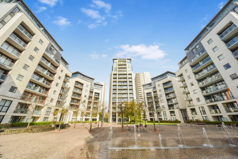 3 bedrooms apartments/flats to sale in Pump House Crescent, Brentford-image 9