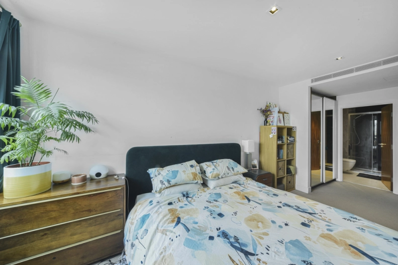 2 bedrooms apartments/flats to sale in Kew Bridge Road, Brentford-image 4