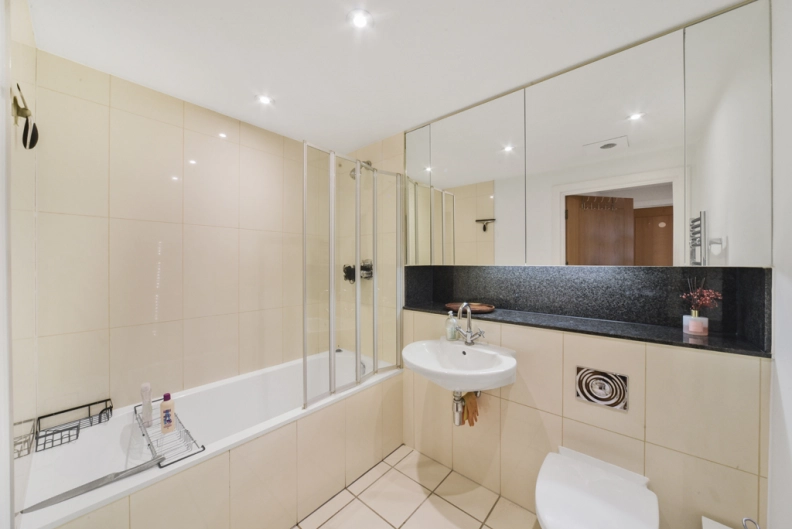 1 bedroom apartments/flats for sale in St. George Wharf, Vauxhall - SW8 view 6