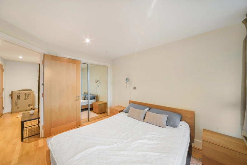 1 bedroom apartments/flats for sale in St. George Wharf, Vauxhall - SW8 view 5