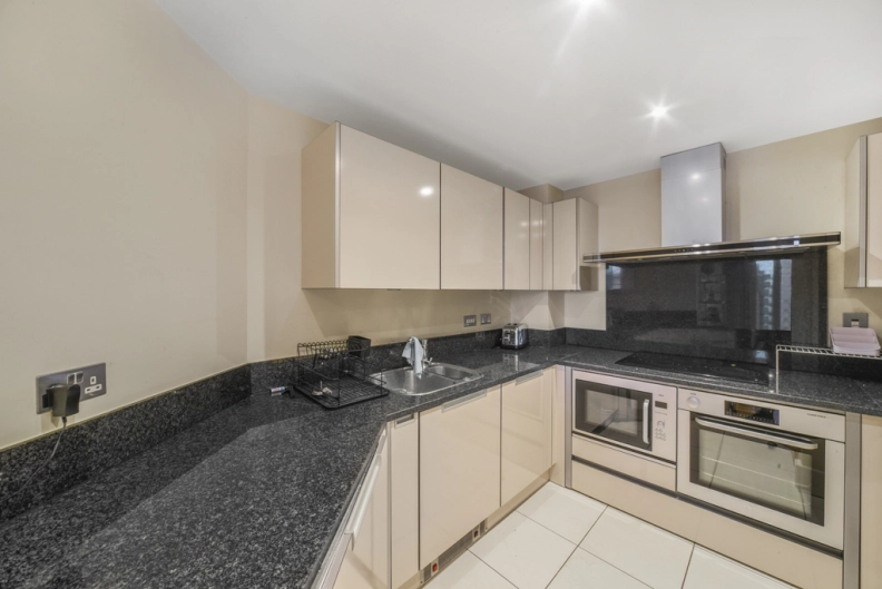 1 bedroom apartments/flats for sale in St. George Wharf, Vauxhall - SW8 view 3
