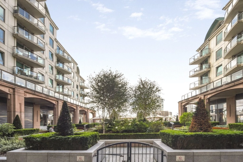 1 bedroom apartments/flats for sale in St. George Wharf, Vauxhall - SW8 view 8