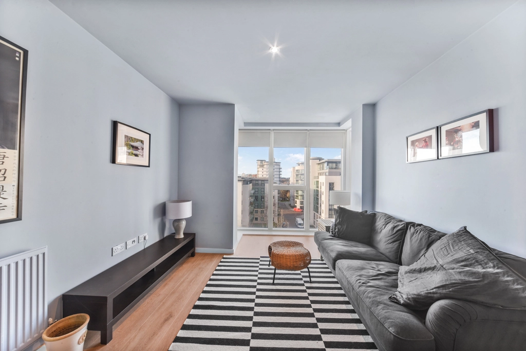 1 bedroom apartments/flats for sale in Heritage Walk, Brentford - TW8 view 2