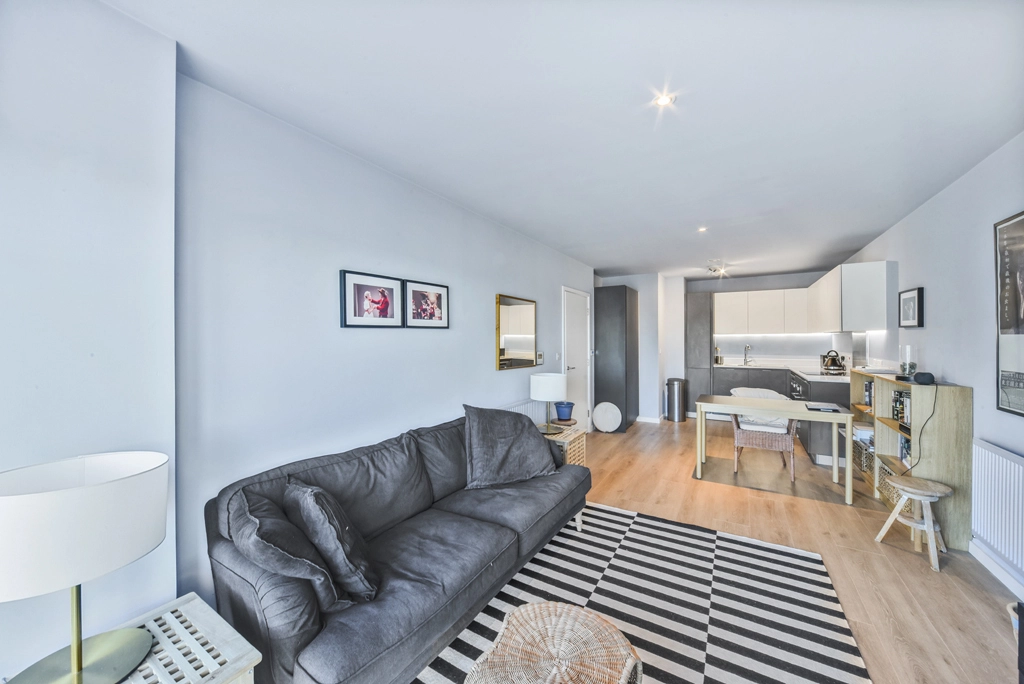 1 bedroom apartments/flats for sale in Heritage Walk, Brentford - TW8 view 9