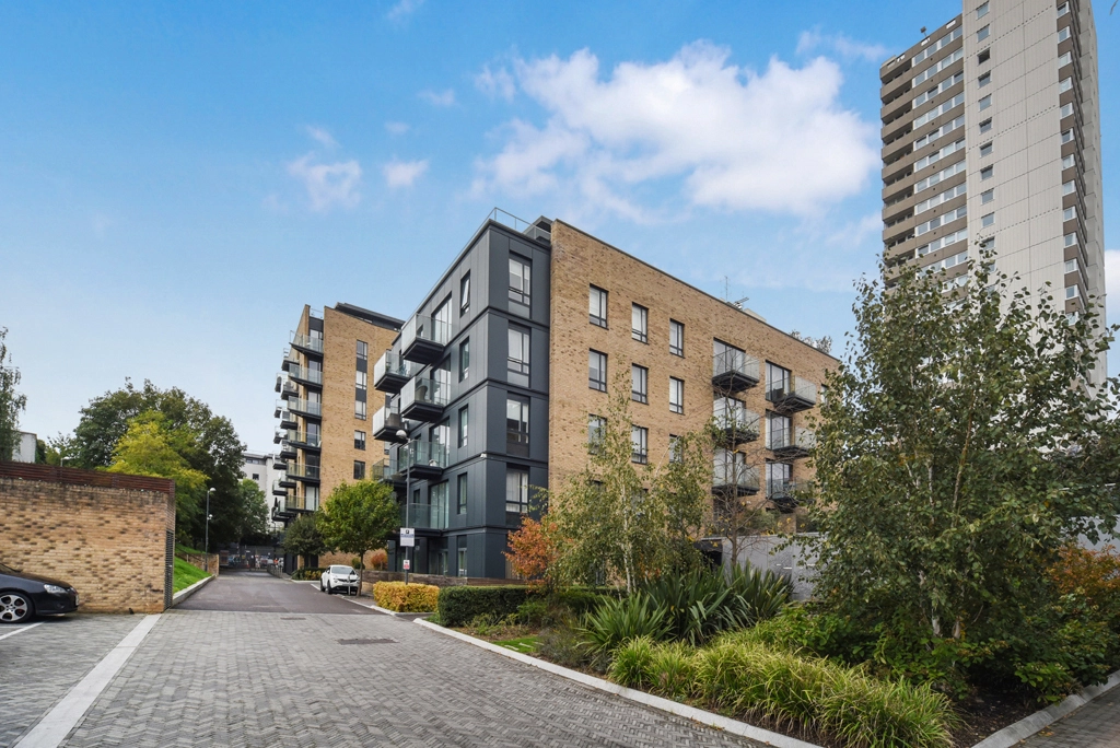 1 bedroom apartments/flats for sale in Heritage Walk, Brentford - TW8 view 13