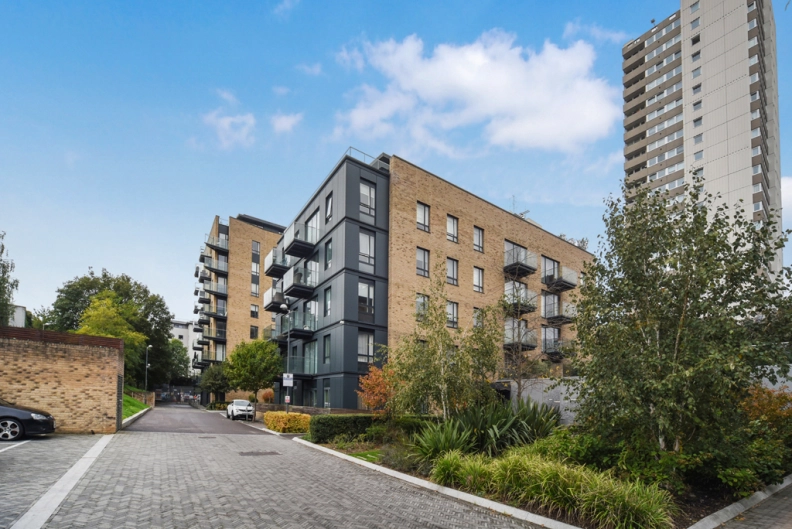 1 bedroom apartments/flats to sale in Heritage Walk, Brentford-image 13