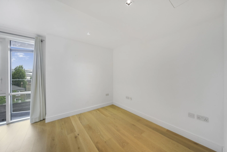 2 bedrooms apartments/flats to sale in Kew Bridge Road, Brentford-image 11