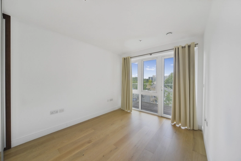2 bedrooms apartments/flats to sale in Kew Bridge Road, Brentford-image 4
