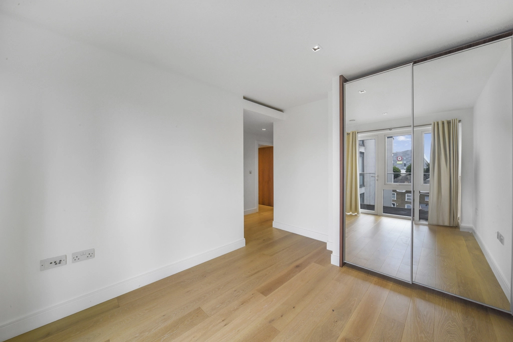 2 bedrooms apartments/flats for sale in Kew Bridge Road, Brentford - TW8 view 13