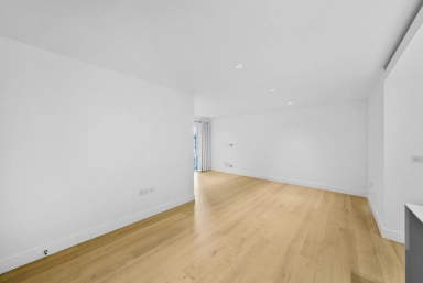 Kew Bridge Road, Brentford - TW8 view 9