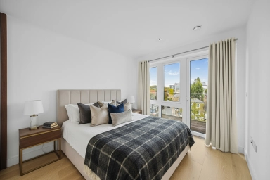 Kew Bridge Road, Brentford - TW8 view 5