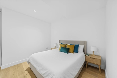 Kew Bridge Road, Brentford - TW8 view 13