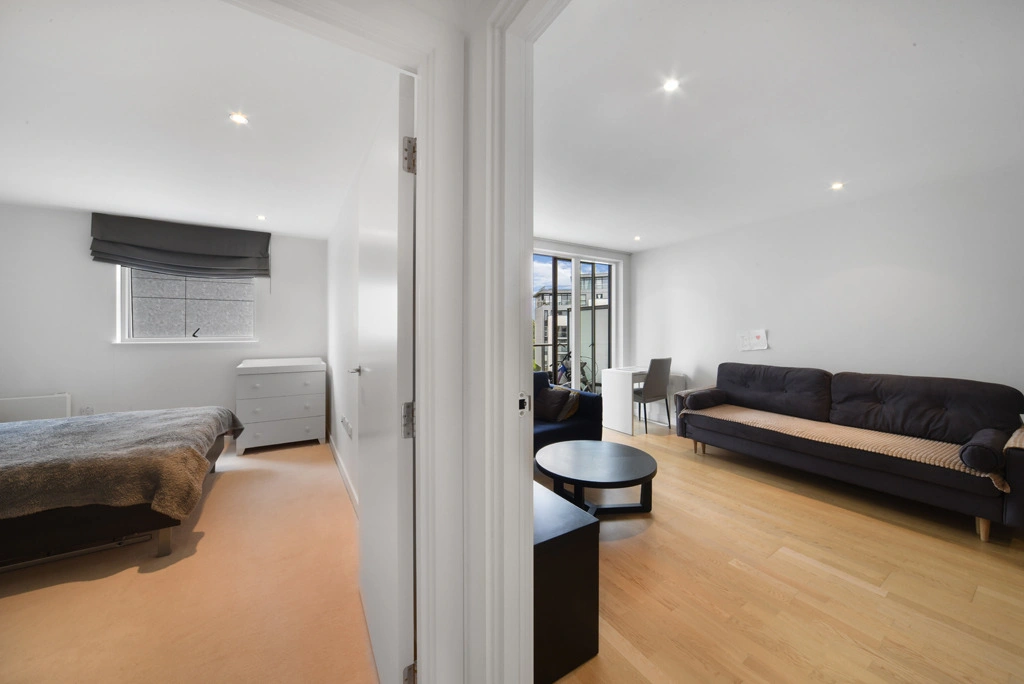 1 bedroom apartments/flats for sale in Pump House Crescent, Brentford - TW8 view 12