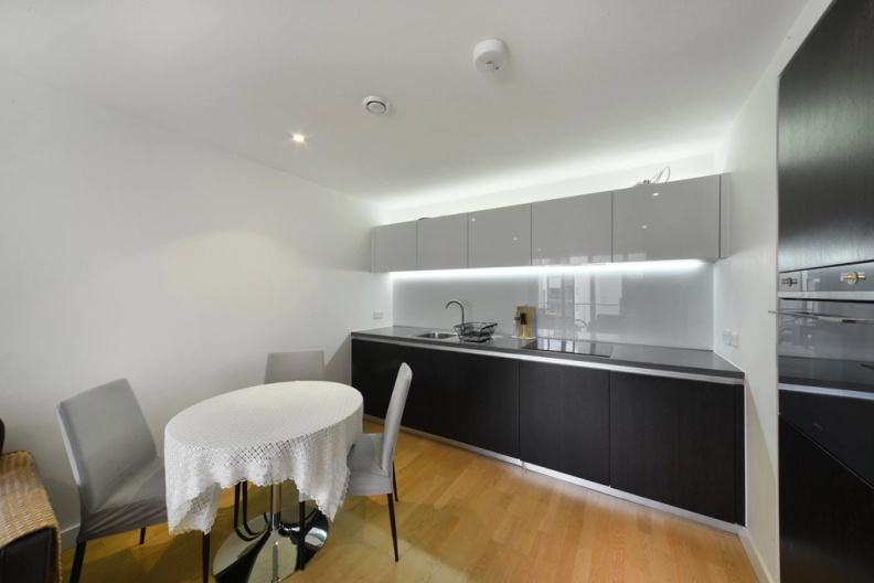 1 bedroom apartments/flats to sale in Pump House Crescent, Brentford-image 4