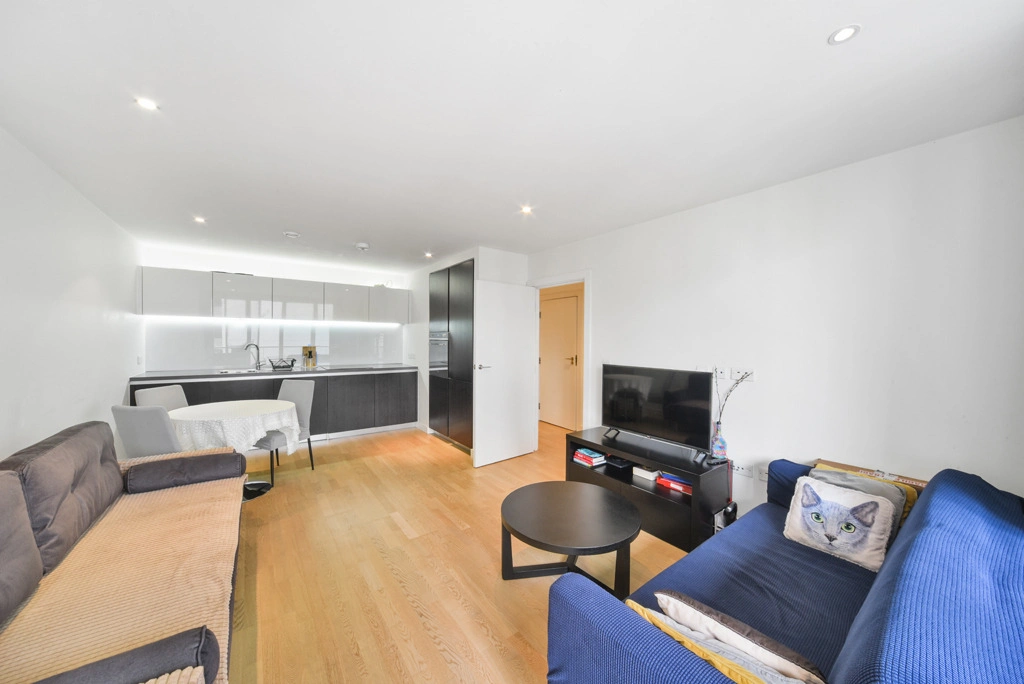 1 bedroom apartments/flats for sale in Pump House Crescent, Brentford - TW8 view 9