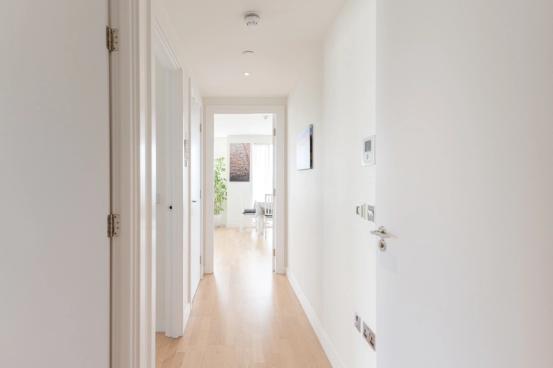 3 bedrooms apartments/flats to sale in Pump House Crescent, Brentford-image 20