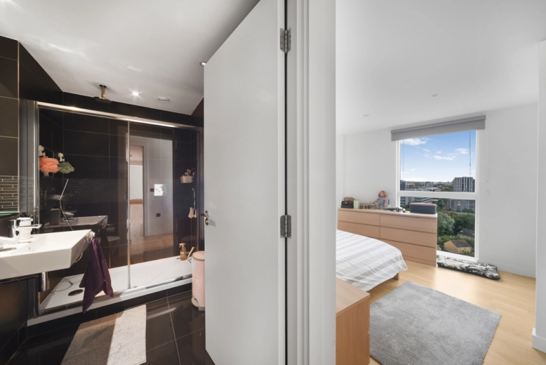 3 bedrooms apartments/flats to sale in Pump House Crescent, Brentford-image 18