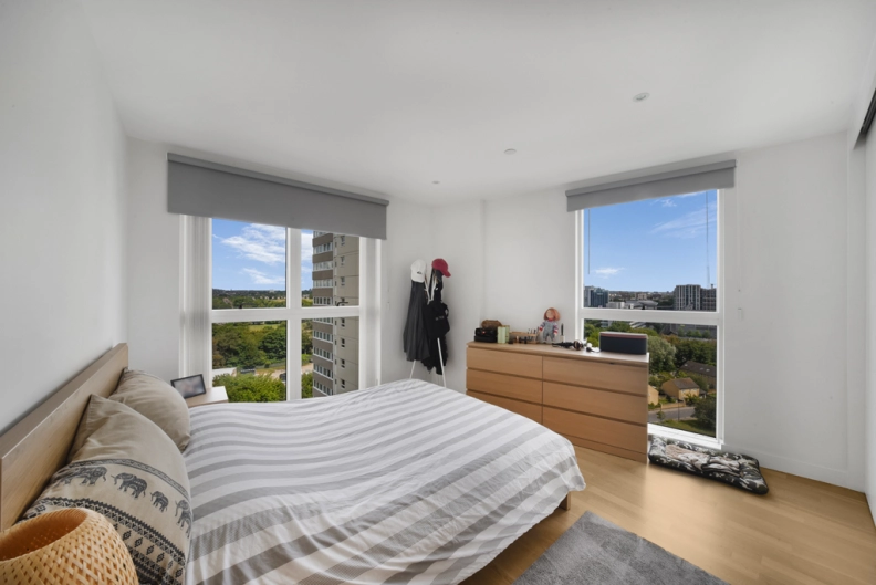 3 bedrooms apartments/flats to sale in Pump House Crescent, Brentford-image 5