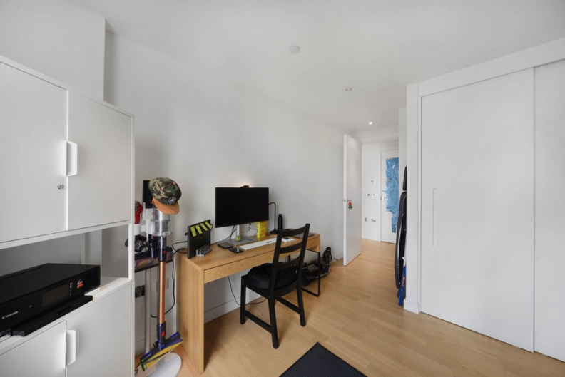 3 bedrooms apartments/flats to sale in Pump House Crescent, Brentford-image 19