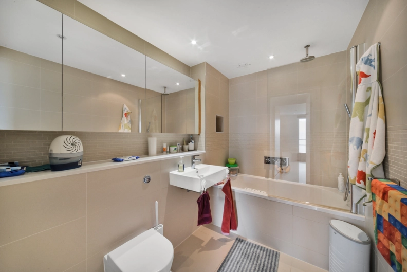 3 bedrooms apartments/flats to sale in Pump House Crescent, Brentford-image 13