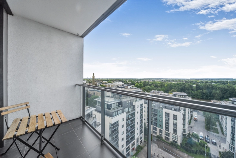 3 bedrooms apartments/flats to sale in Pump House Crescent, Brentford-image 8