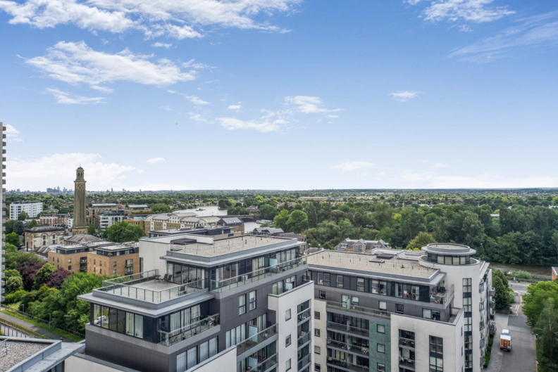 3 bedrooms apartments/flats to sale in Pump House Crescent, Brentford-image 14