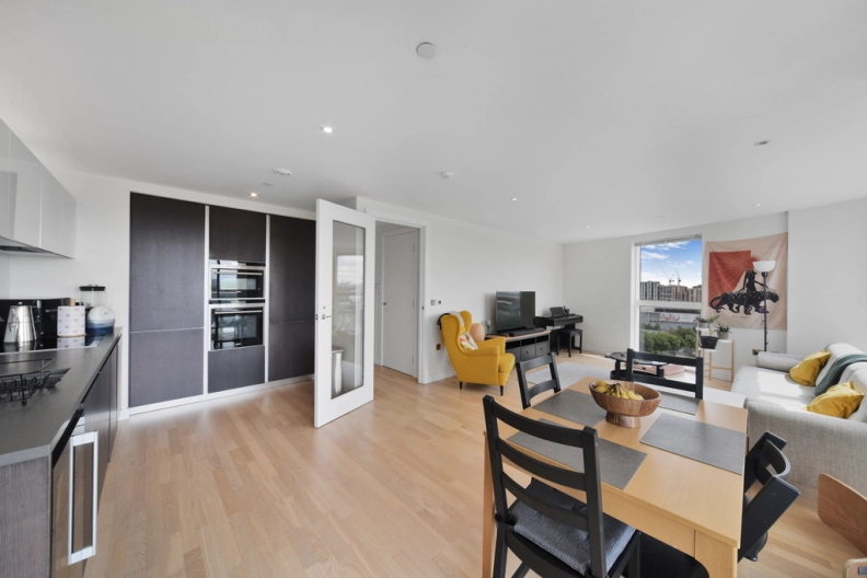 3 bedrooms apartments/flats to sale in Pump House Crescent, Brentford-image 16