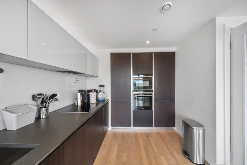 3 bedrooms apartments/flats to sale in Pump House Crescent, Brentford-image 10