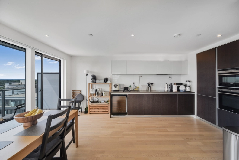 3 bedrooms apartments/flats to sale in Pump House Crescent, Brentford-image 4