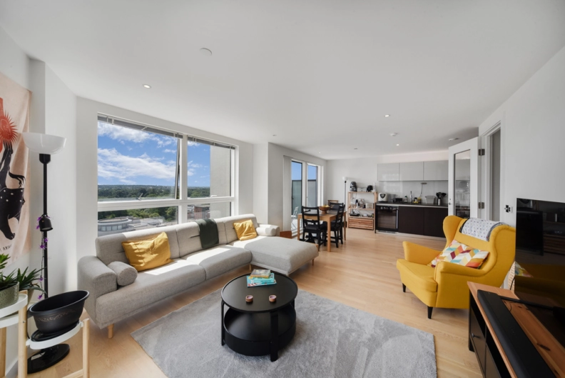 3 bedrooms apartments/flats to sale in Pump House Crescent, Brentford-image 2