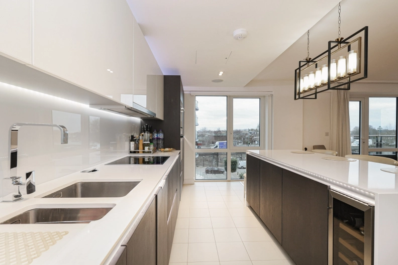 3 bedrooms apartments/flats to sale in Kew Bridge Road, Brentford-image 10