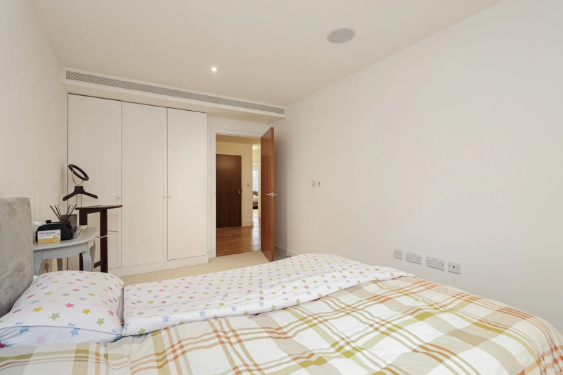 3 bedrooms apartments/flats to sale in Kew Bridge Road, Brentford-image 19