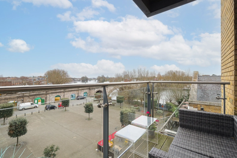3 bedrooms apartments/flats to sale in Kew Bridge Road, Brentford-image 6
