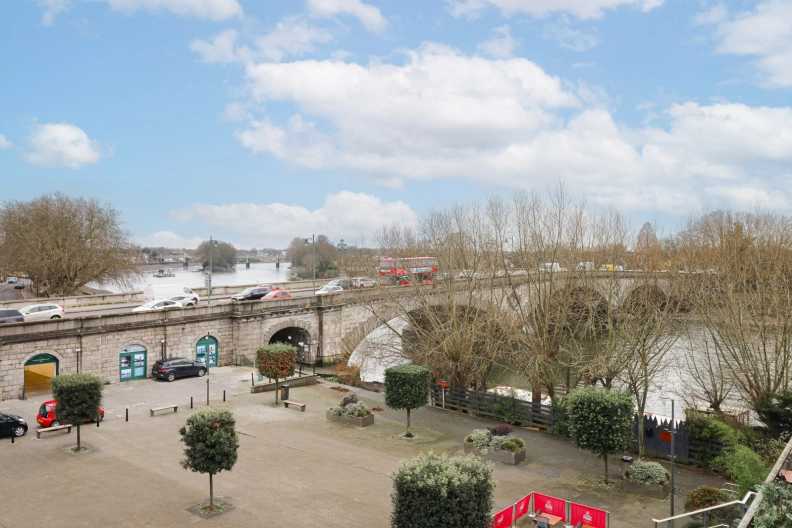 3 bedrooms apartments/flats to sale in Kew Bridge Road, Brentford-image 14