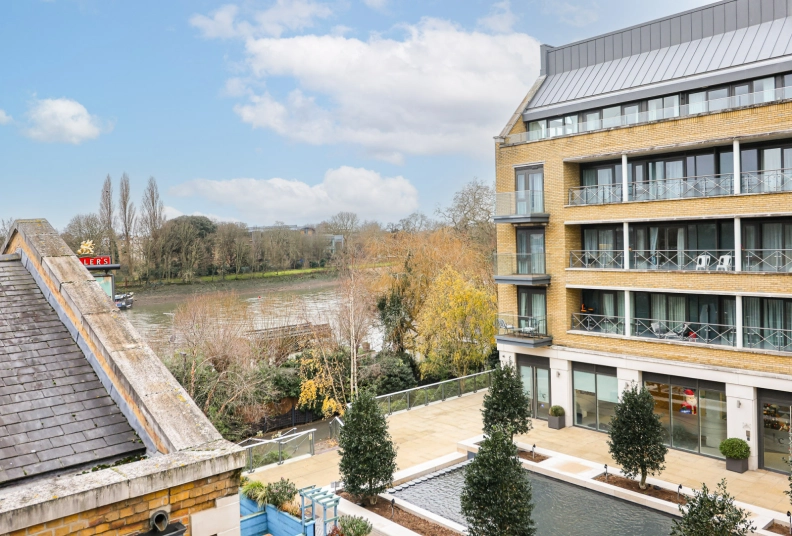 3 bedrooms apartments/flats to sale in Kew Bridge Road, Brentford-image 15