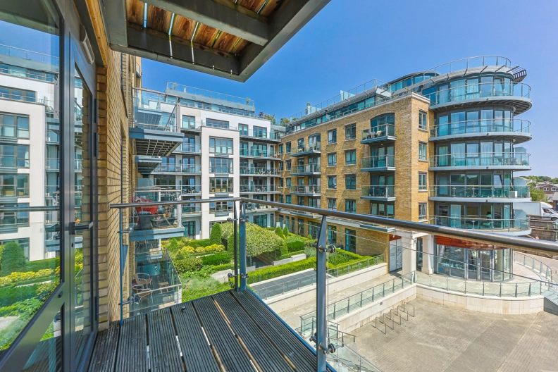 3 bedrooms apartments/flats to sale in Kew Bridge Road, Brentford-image 8
