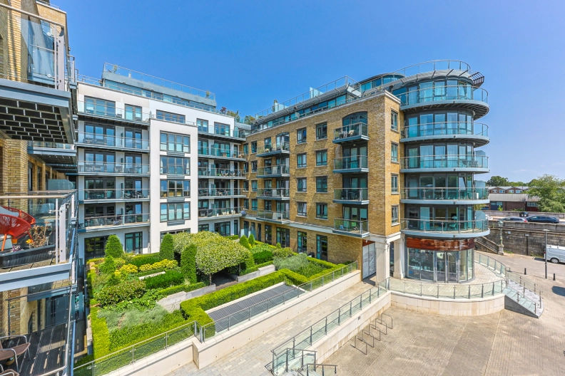 3 bedrooms apartments/flats to sale in Kew Bridge Road, Brentford-image 23