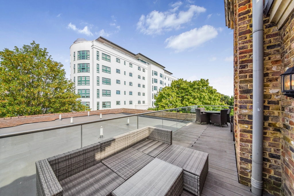 3 bedrooms apartments/flats for sale in Kew Bridge Road, Brentford - TW8 view 14