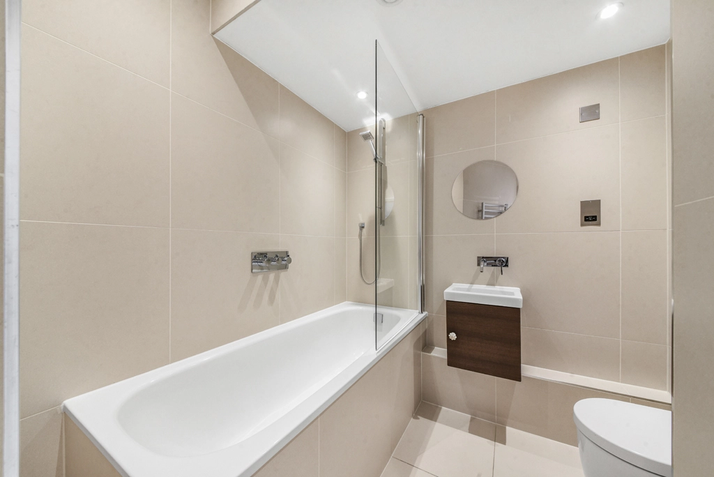 3 bedrooms apartments/flats for sale in Kew Bridge Road, Brentford - TW8 view 6