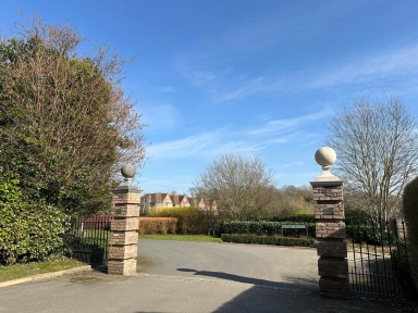 Lucas Park Drive, Walton on the Hill - KT20 view 11