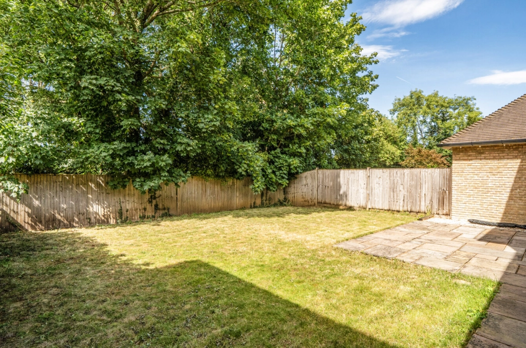 3 bedrooms houses for sale in Lucas Park Drive, Walton on the Hill - KT20 view 7