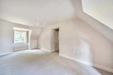 Lucas Park Drive, Walton on the Hill - KT20 view 5